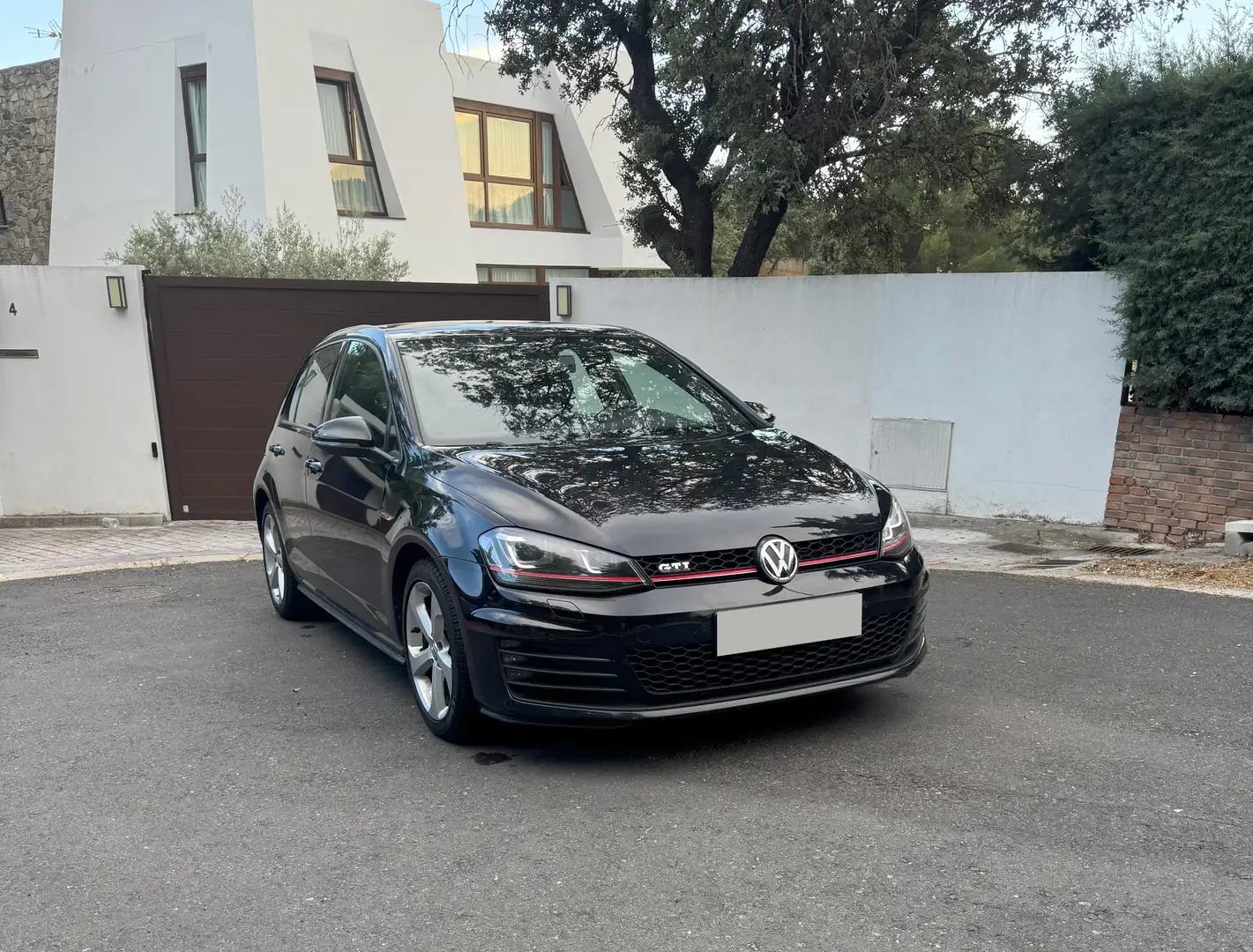 Volkswagen Golf GTI 2.0 TSI 220 - 1