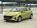 Hyundai i20 1.2 MPI Comfort CARPLAY/CAMERA/FABRIEKSGARANTIE Groen - thumbnail 1