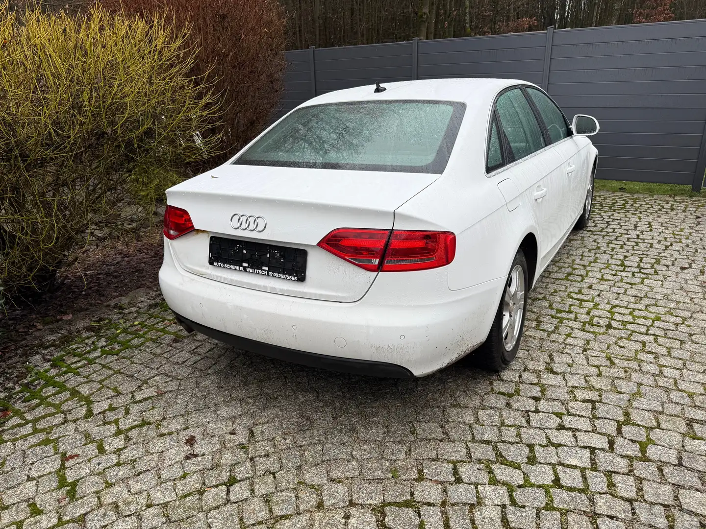 Audi A4 Attraction Weiß - 2