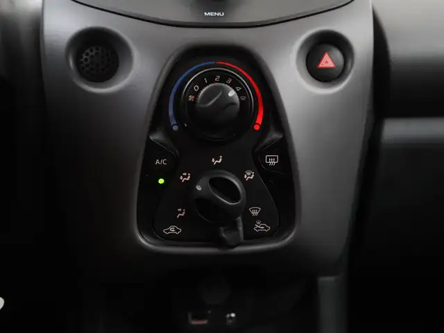 Peugeot 108 view 11