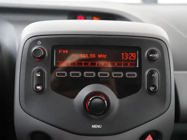 Peugeot 108 view 12