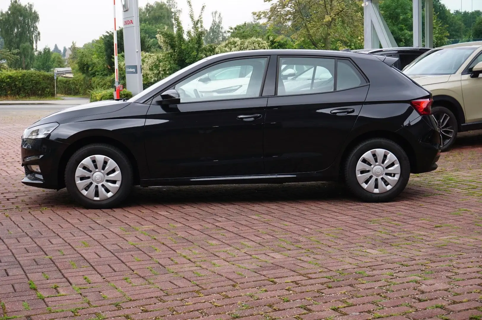 Skoda Fabia 1.0 TSI Essence Schwarz - 2