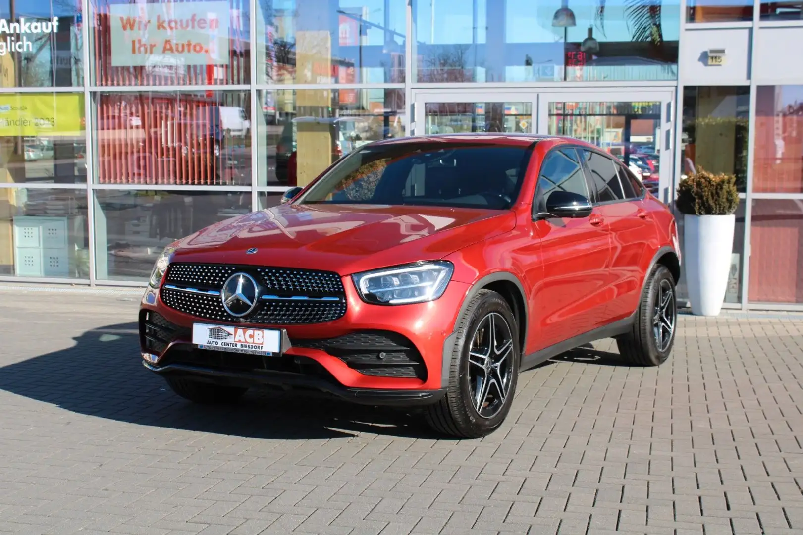 Mercedes-Benz GLC 300 d 4M Coupe AMG Line Night Wide LED 360° Červená - 2