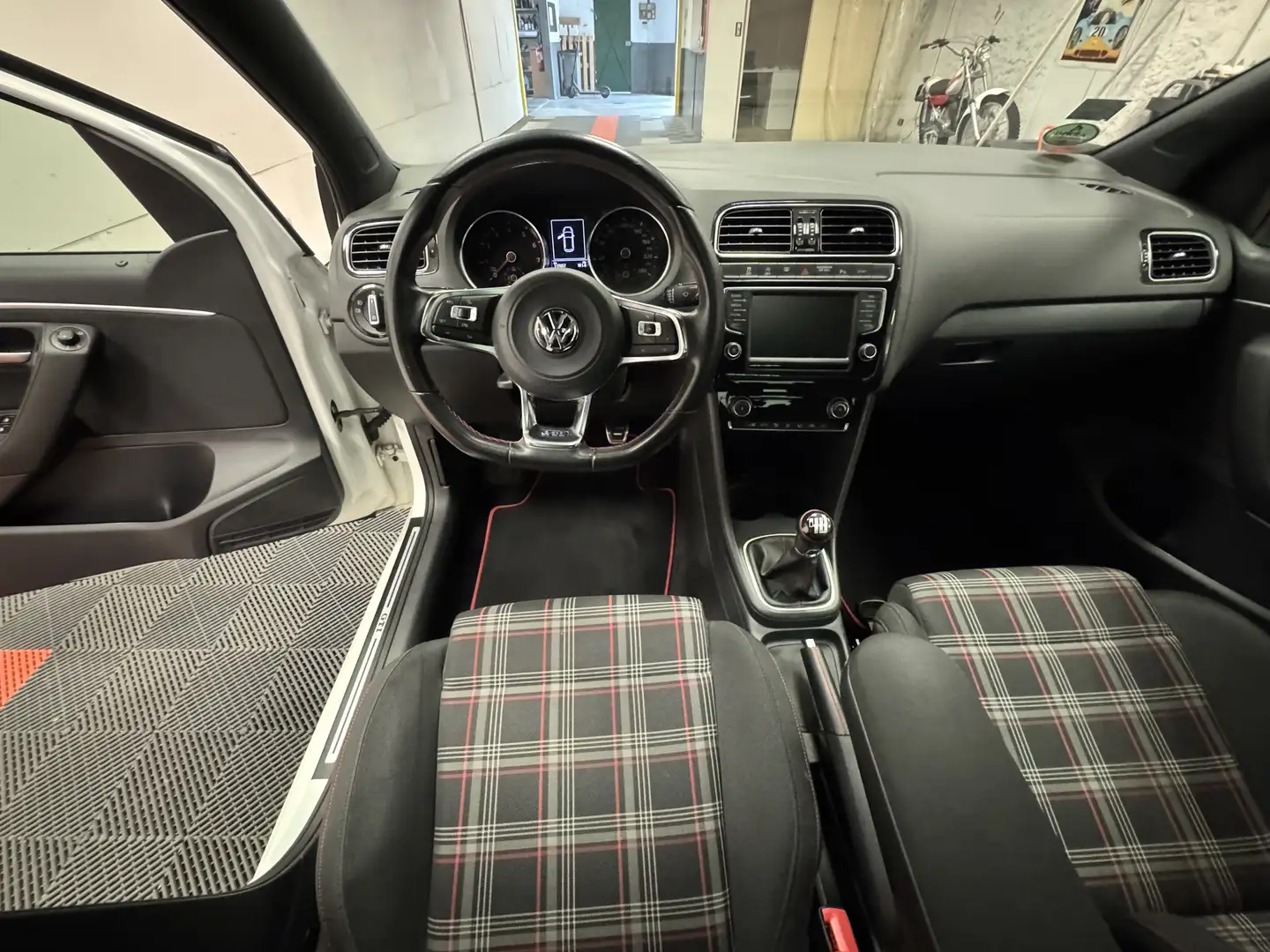 Volkswagen Polo GTI 1.8 TSI 192 BMT - 2