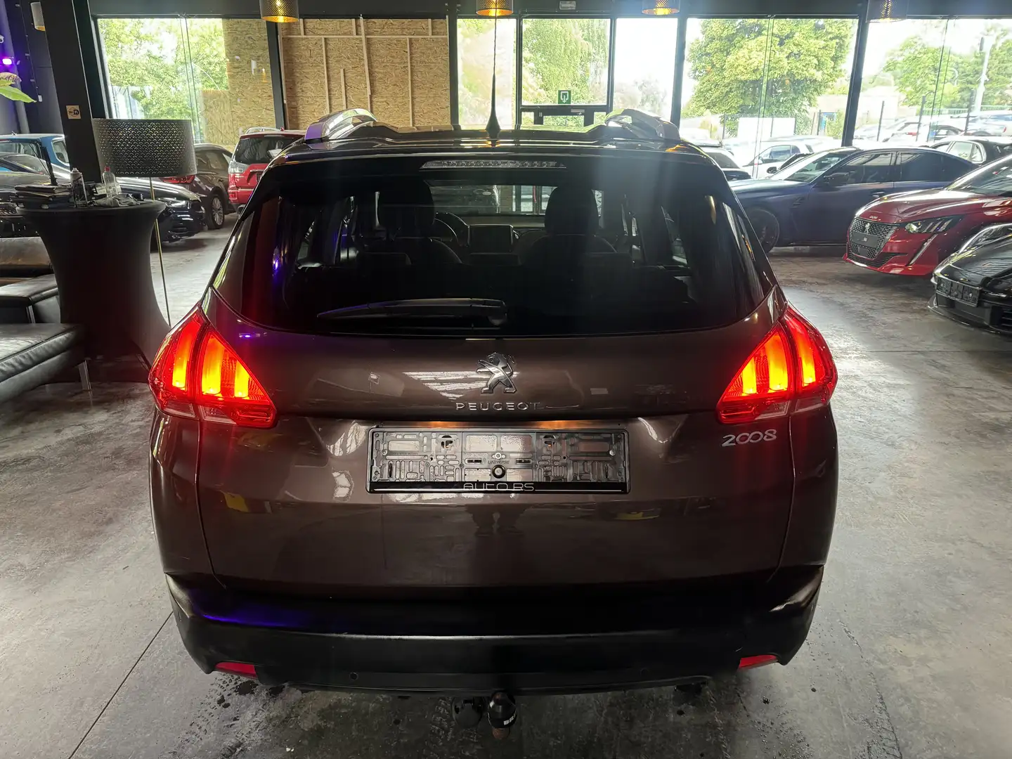 Peugeot 2008 1.2i - A/C - TOIT PANO - MEDIA/TEL - LIM/REG Brun - 1