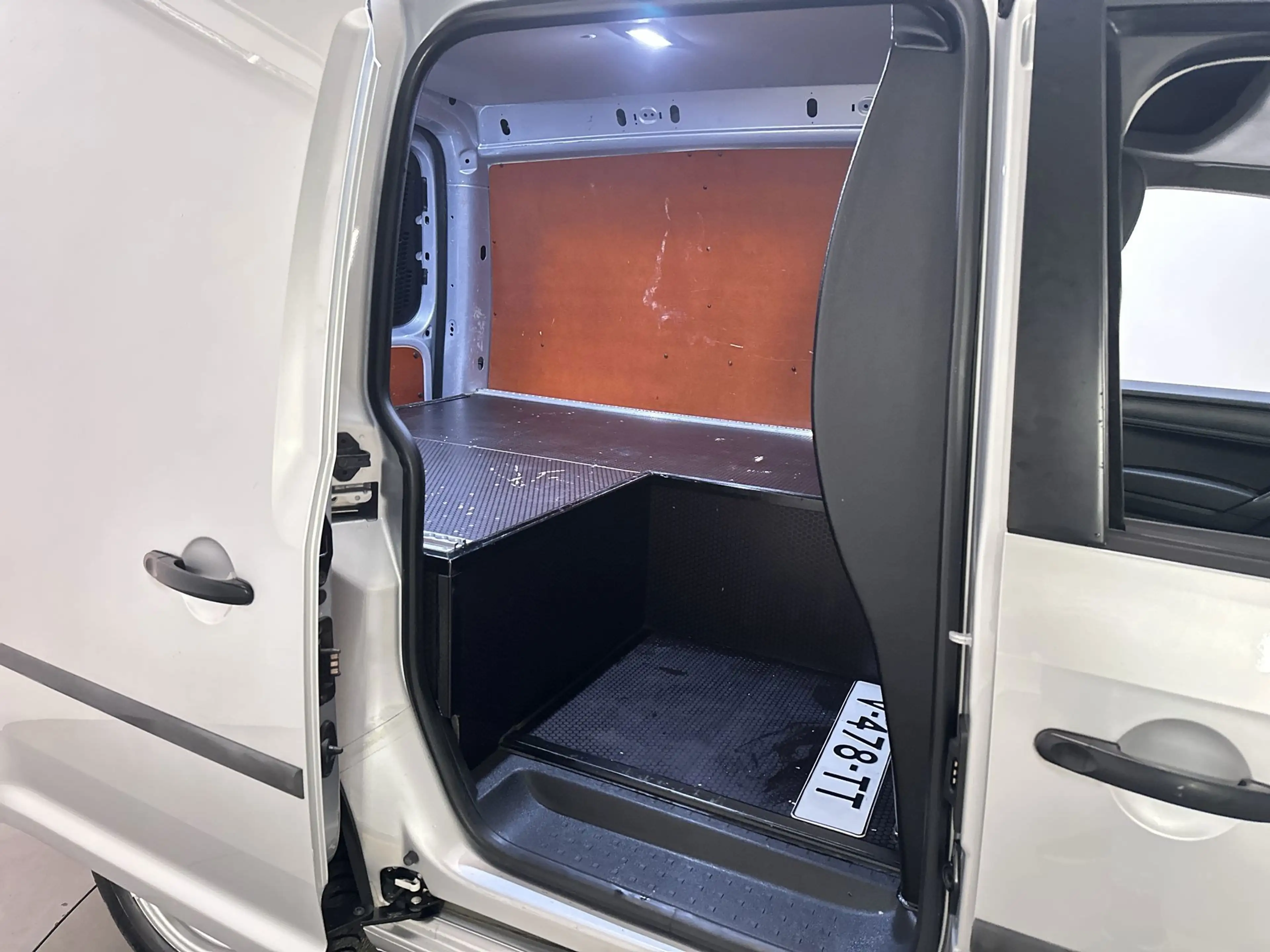 Volkswagen Caddy 2.0 TDI L1H1 Navigatie App-Connect DAB+ Cruise Con — photo 17