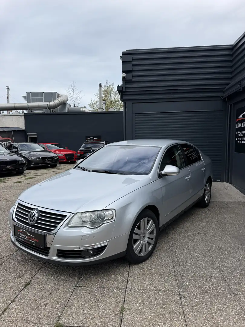 Volkswagen Passat Highline Grau - 1