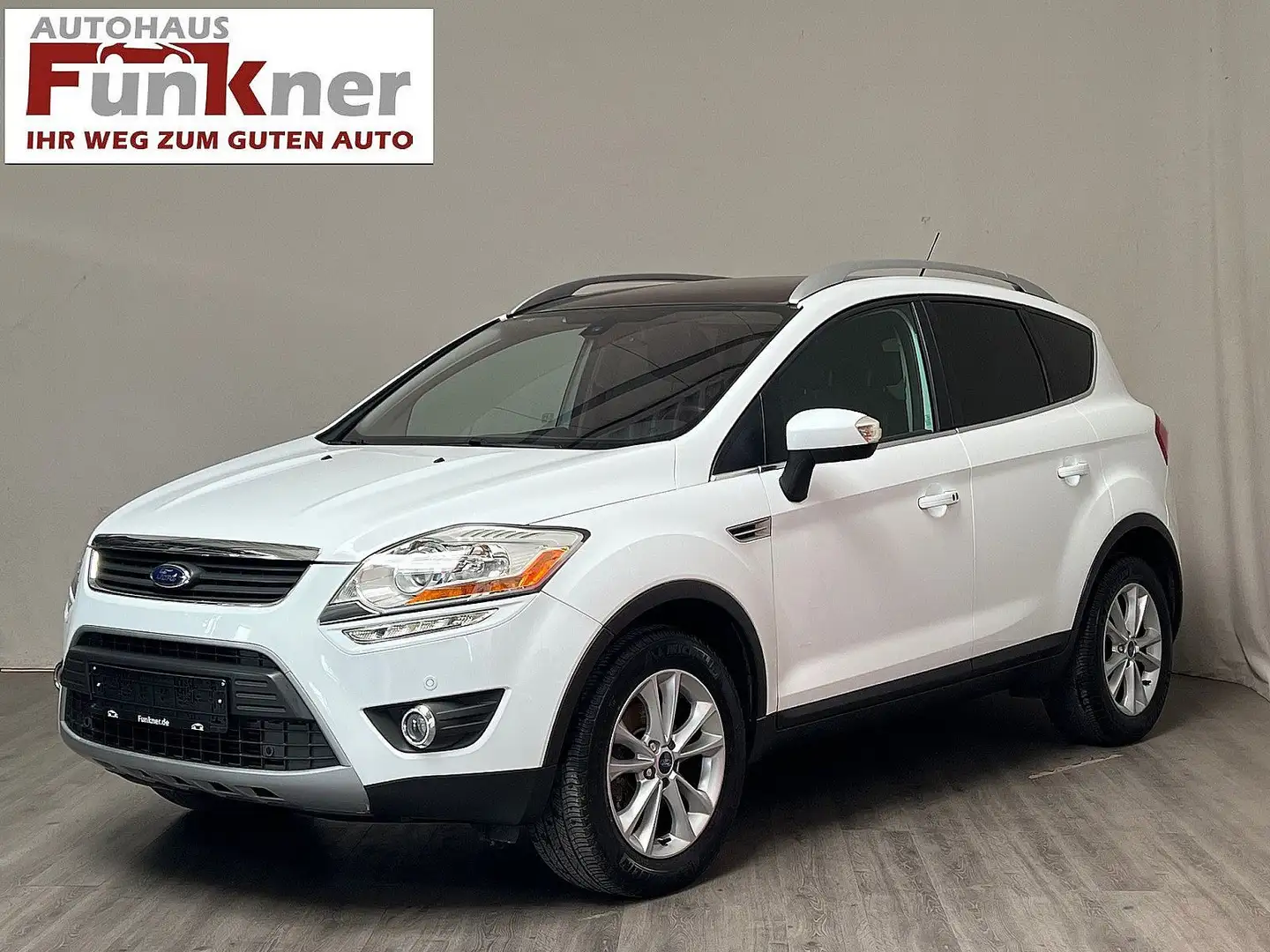 Ford Kuga Titanium/PDC/AHK/LM-FELGEN/NAVI/PANORAMA! Weiß - 1