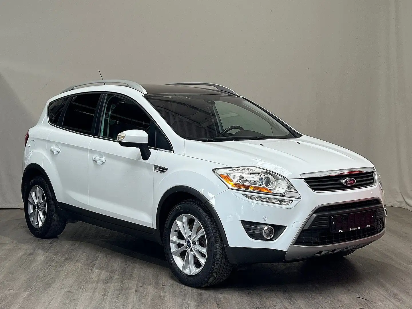 Ford Kuga Titanium/PDC/AHK/LM-FELGEN/NAVI/PANORAMA! Weiß - 2