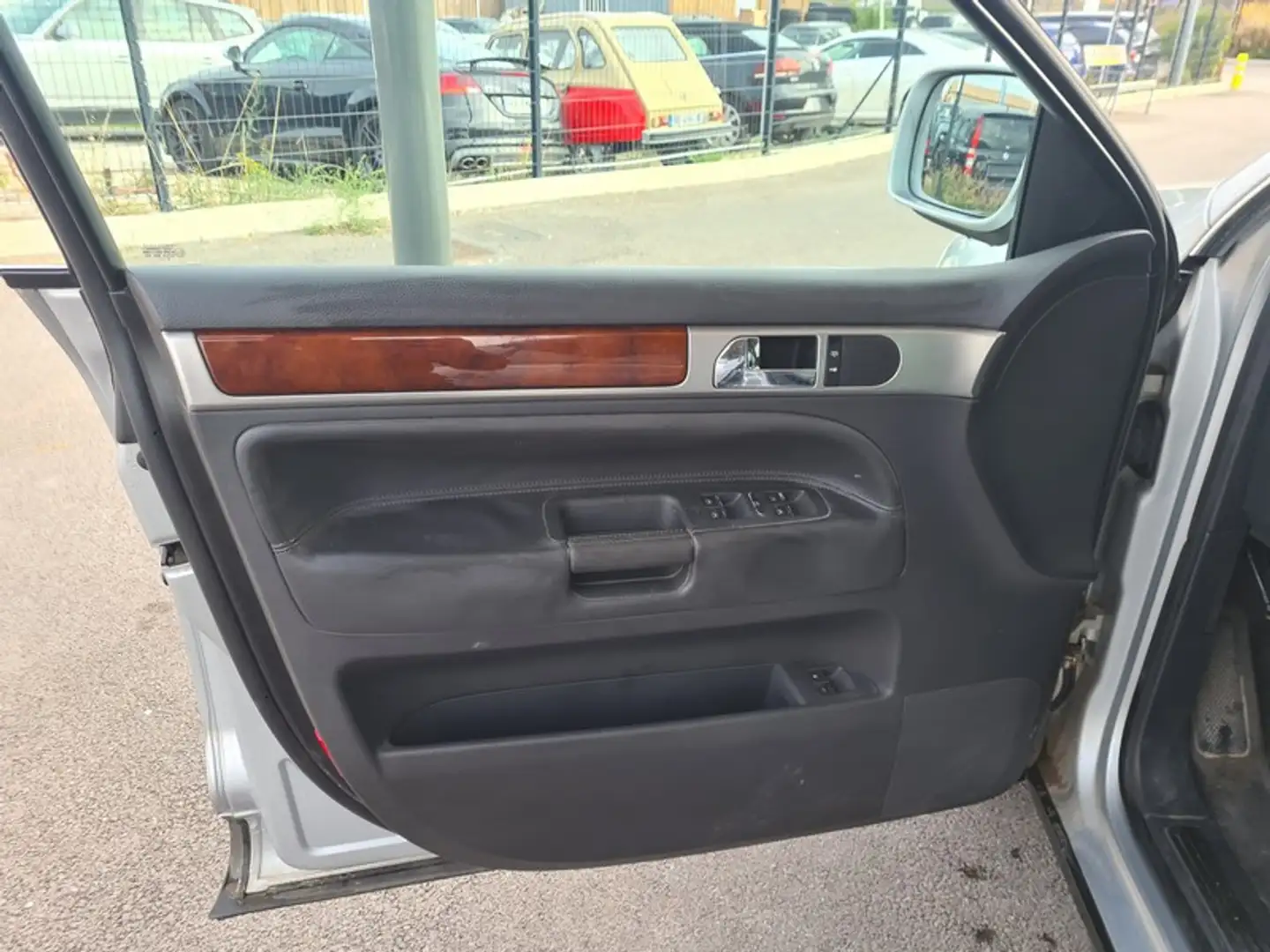 Volkswagen Touareg 5.0 V10 TDI 313 GAR 1 AN w - 2