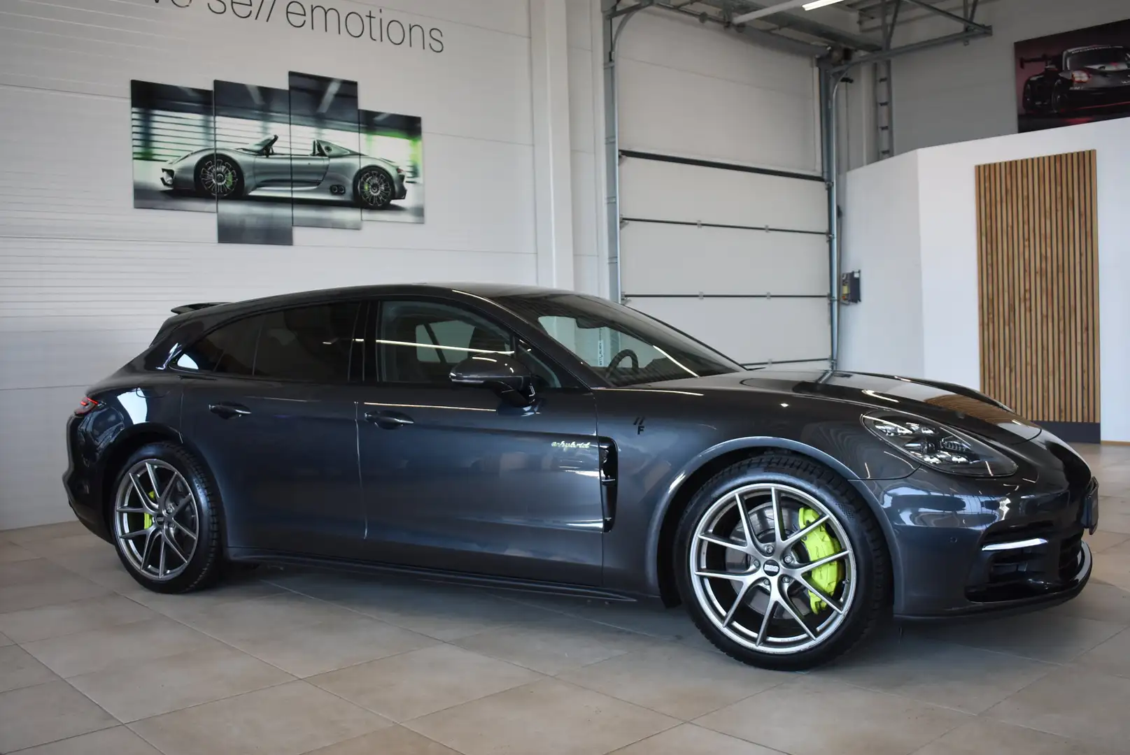 Porsche Panamera 4 E-Hybrid Sport Turismo //Approved Grau - 1