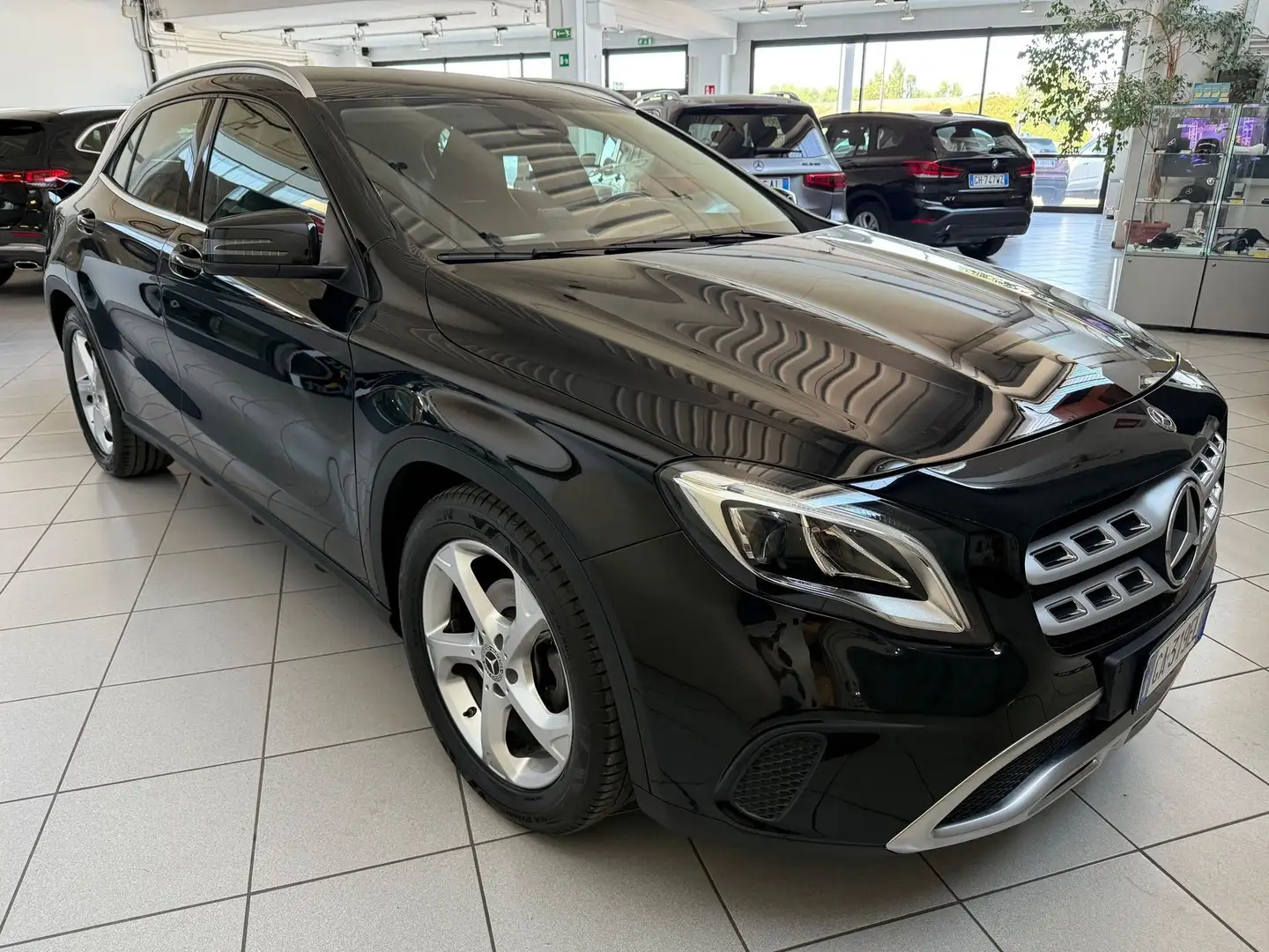 Mercedes-Benz GLA 180 Sport auto ! TAGLIANDI UFFICIALI ! APPLE CARPLAY! Schwarz - 1