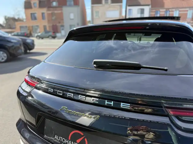 Porsche Panamera view 8