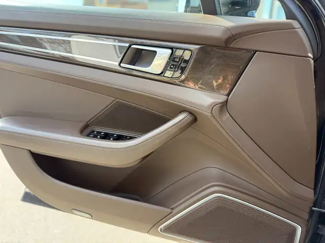 Porsche Panamera view 13