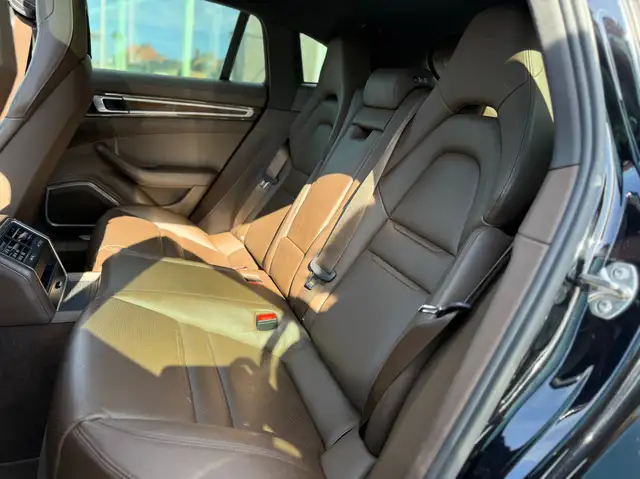 Porsche Panamera view 17