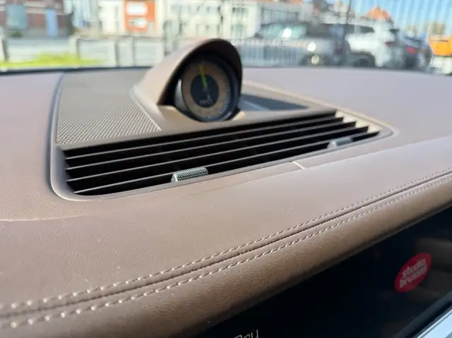 Porsche Panamera view 30