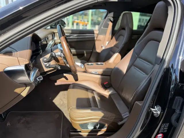 Porsche Panamera view 12