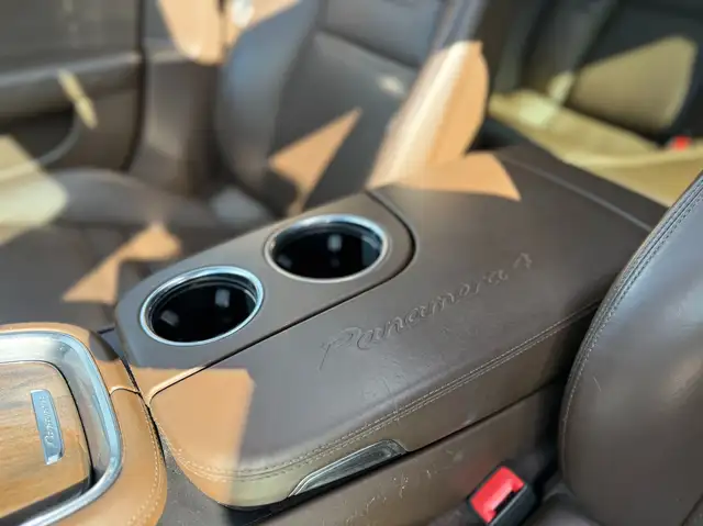 Porsche Panamera view 16