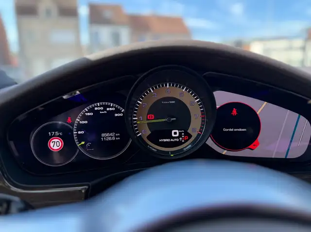 Porsche Panamera view 21