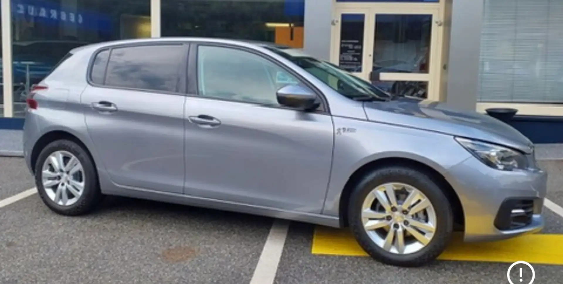 Peugeot 308 1,6 Blue HDi Style Silber - 1