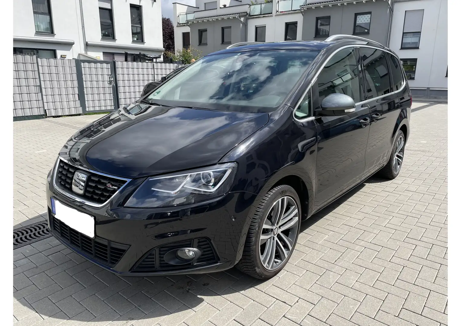 SEAT Alhambra Alhambra FR*DSG*18Zoll*el.Türe*AHK*ACC*7-Sitze* Schwarz - 1