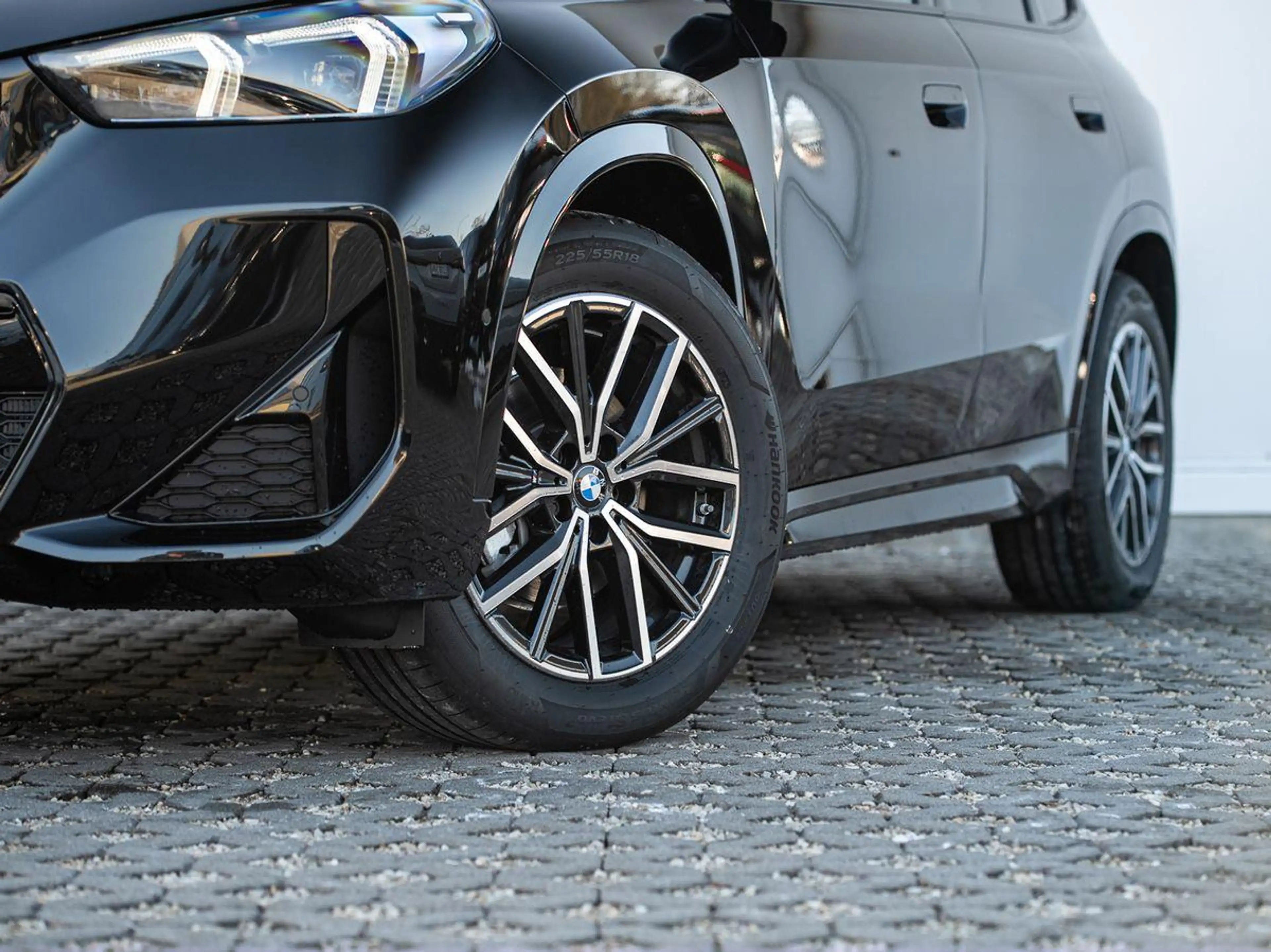 BMW X1 sDrive18d M-Sport AHK ACC aLED PANO KoZg Wire — photo 4