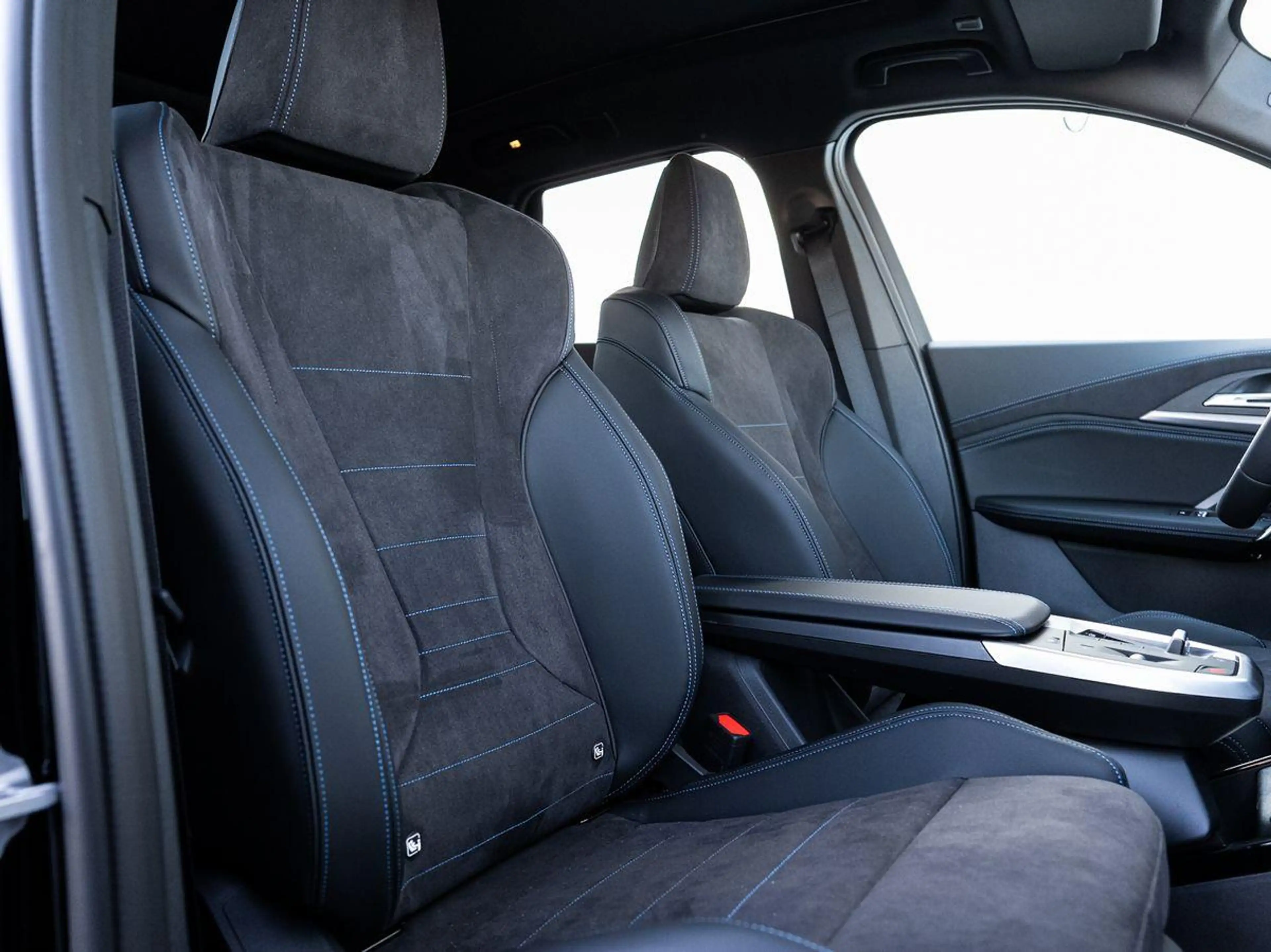 BMW X1 sDrive18d M-Sport AHK ACC aLED PANO KoZg Wire — photo 13