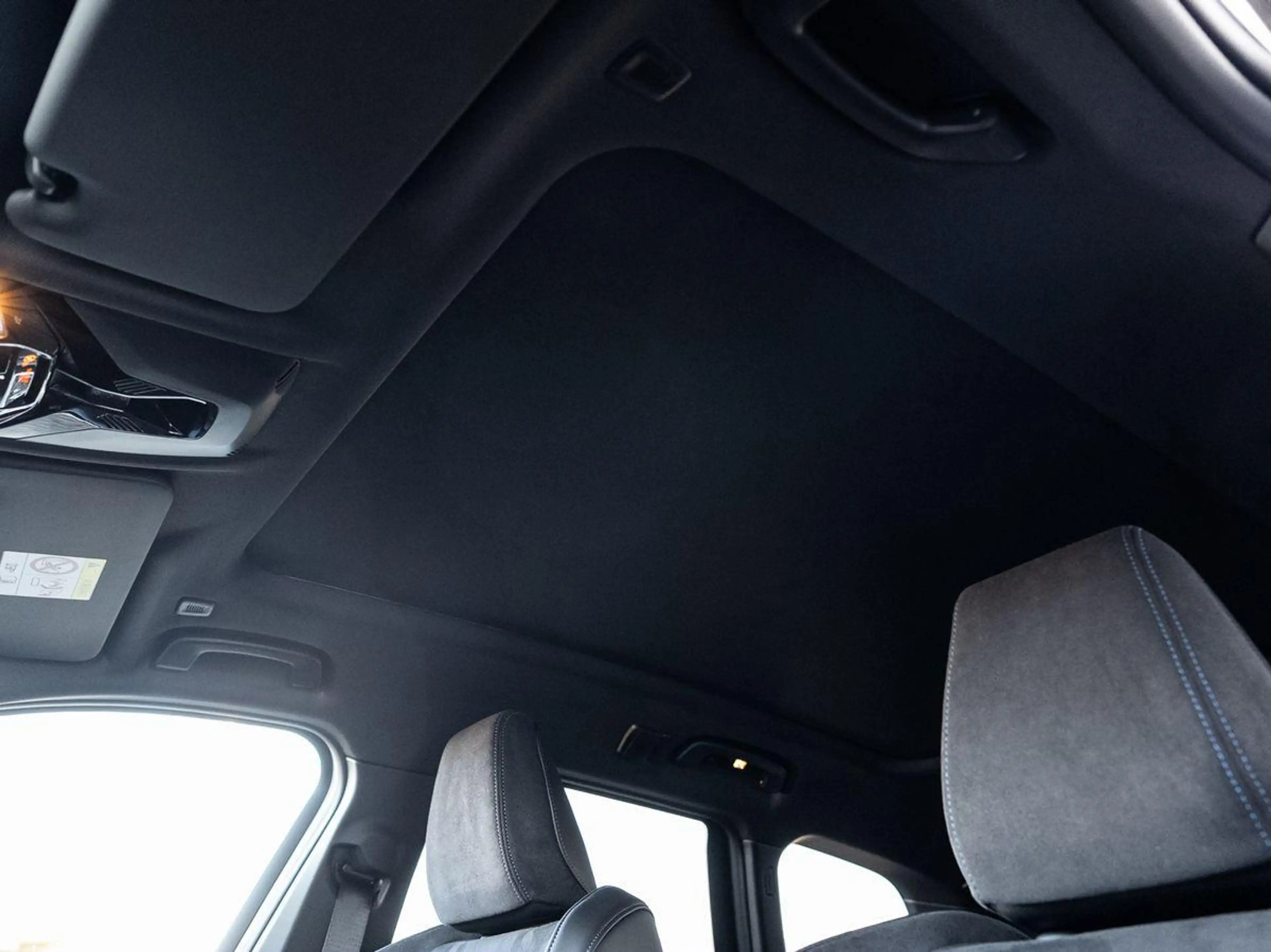 BMW X1 sDrive18d M-Sport AHK ACC aLED PANO KoZg Wire — photo 10
