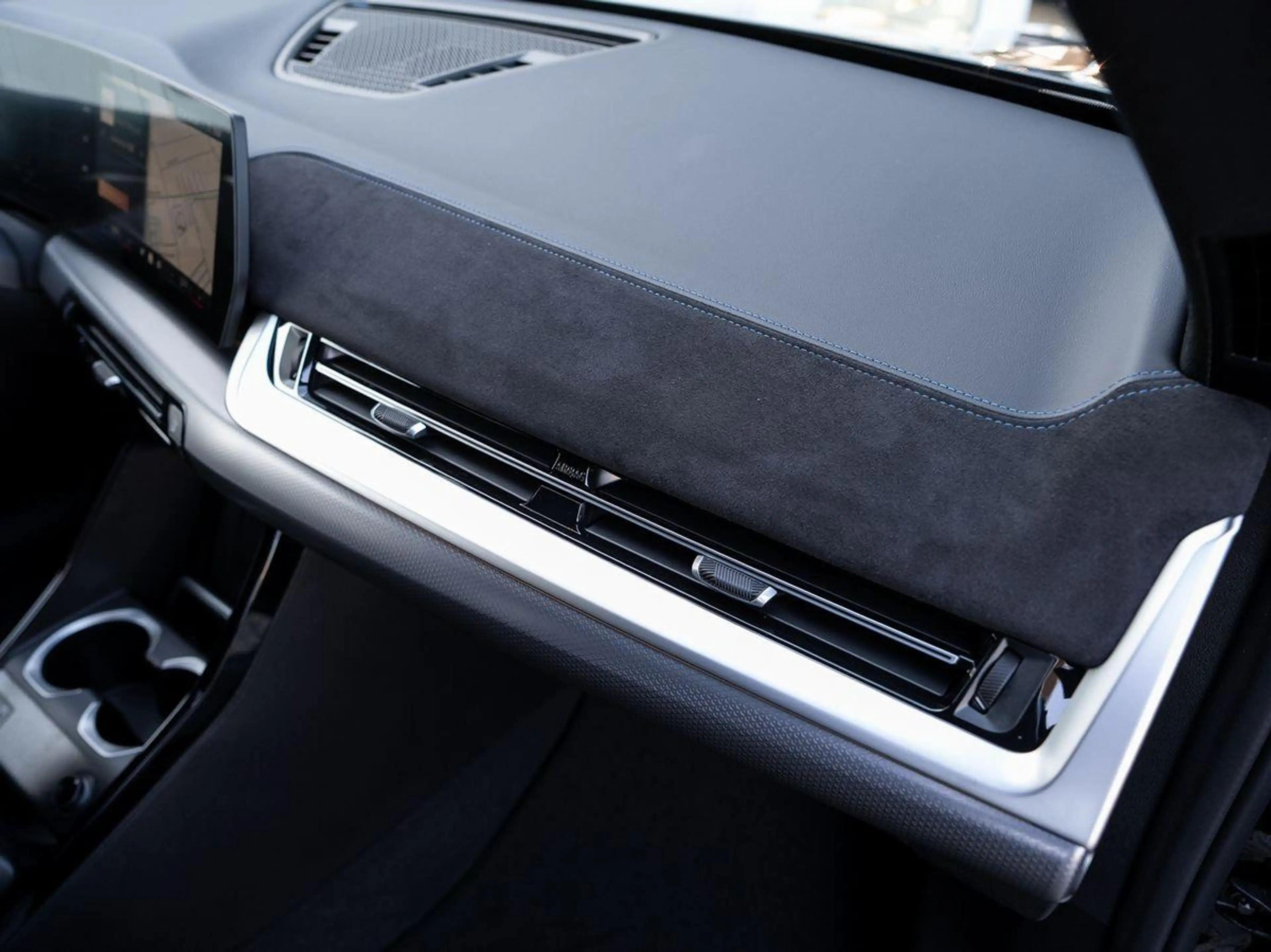 BMW X1 sDrive18d M-Sport AHK ACC aLED PANO KoZg Wire — photo 11