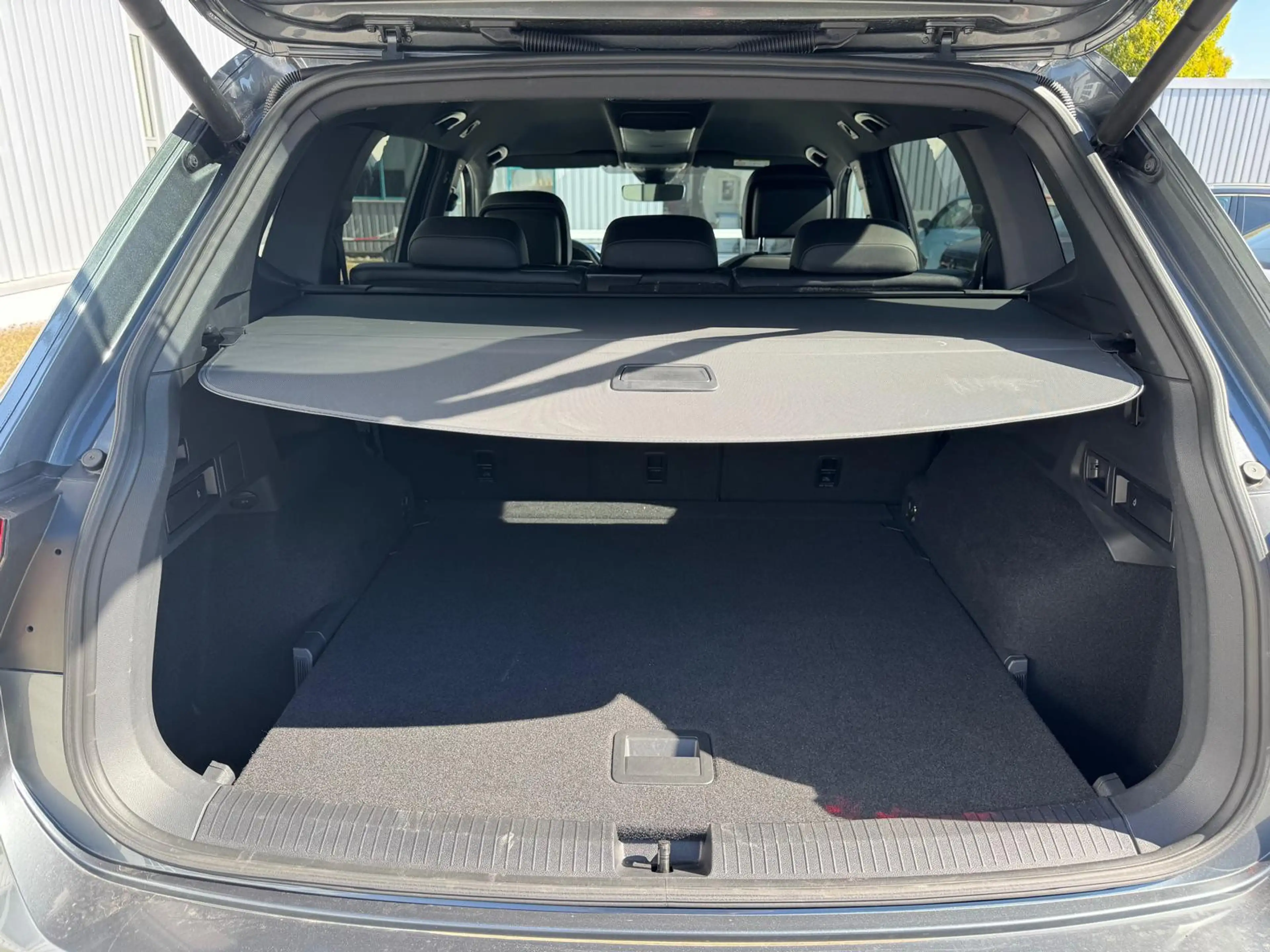 Volkswagen Tiguan Allspace R-Line 4Motion AHK Navi ACC — photo 10