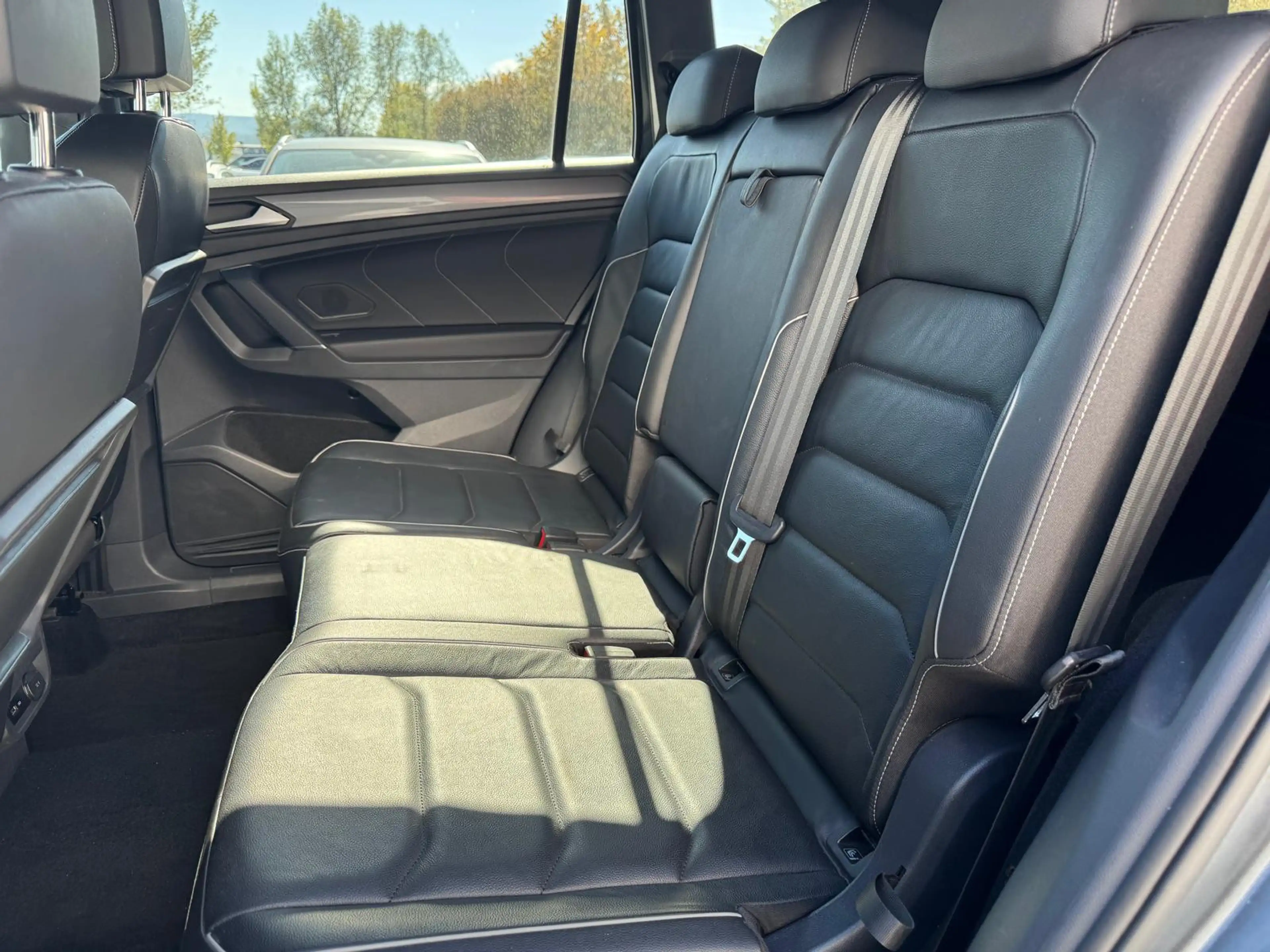 Volkswagen Tiguan Allspace R-Line 4Motion AHK Navi ACC — photo 9