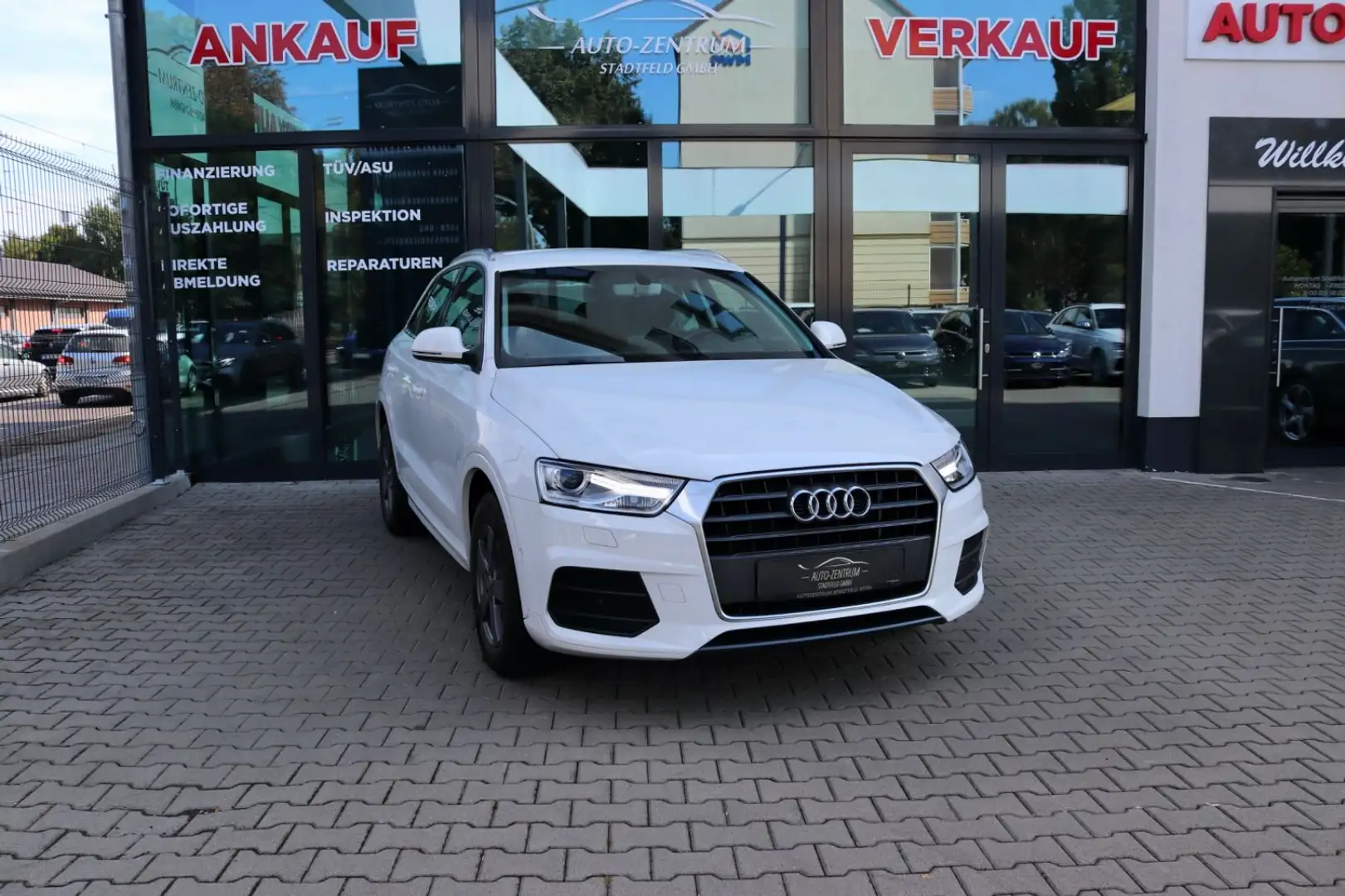 Audi Q3 sport Navi Xenon SHZ Klima MMI Automatik Blanc - 1