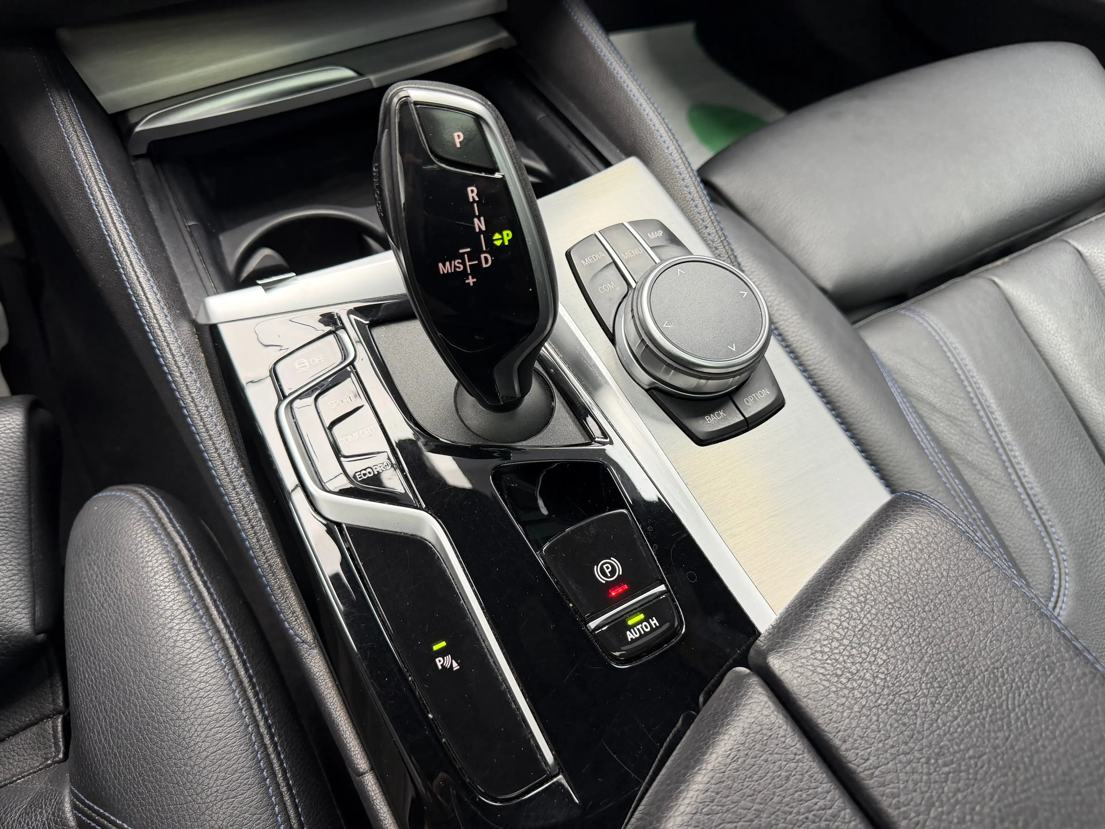 BMW 518 Touring dA * 1ER PROP + FACELIFT + PACK M + GARANTIE * — photo 13