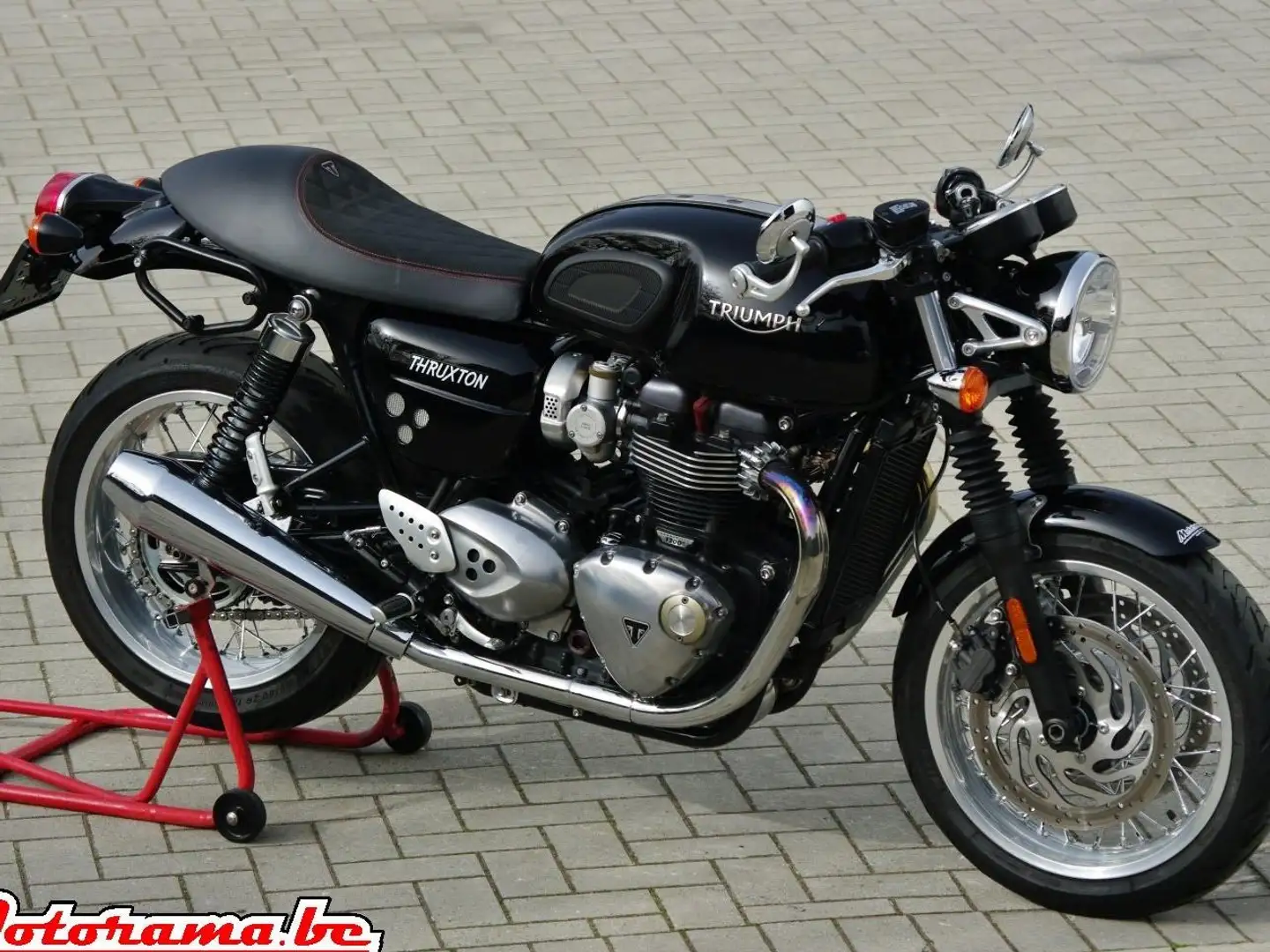 Triumph Thruxton 1200 Negro - 1