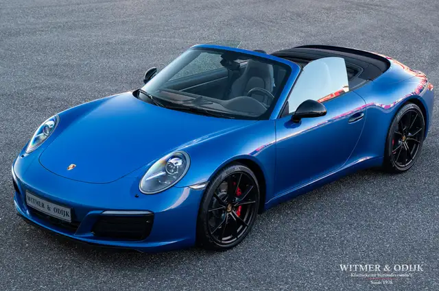 Porsche 911 view 8
