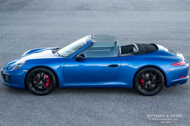 Porsche 911 view 10
