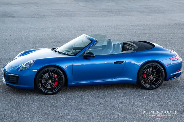 Porsche 911 view 6