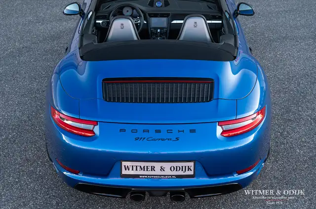 Porsche 911 view 15