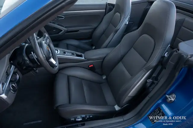 Porsche 911 view 4