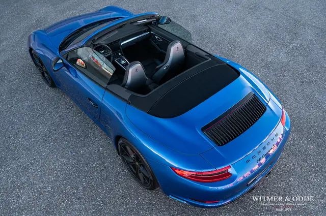 Porsche 911 view 12