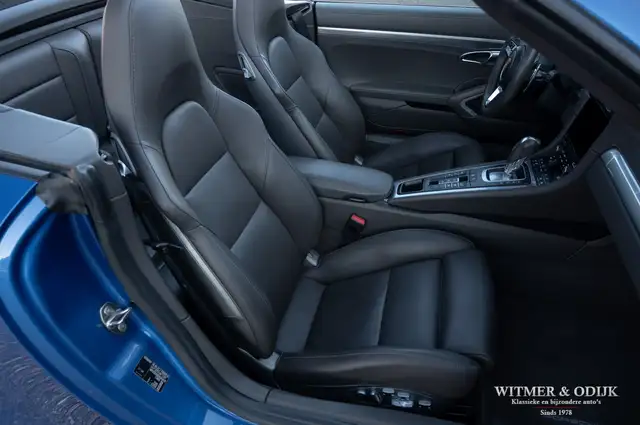 Porsche 911 view 5