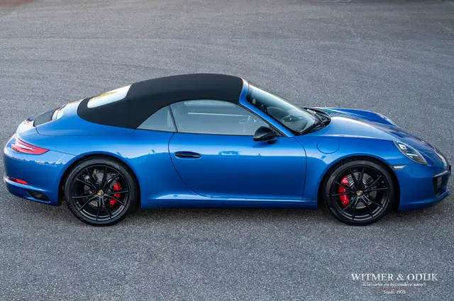 Porsche 911 view 2