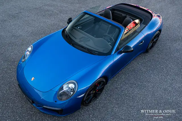 Porsche 911 view 11