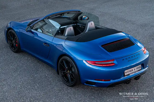 Porsche 911 view 9