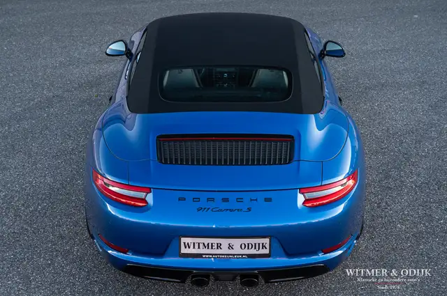Porsche 911 view 13