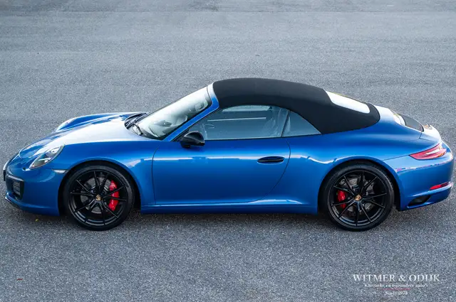 Porsche 911 view 7
