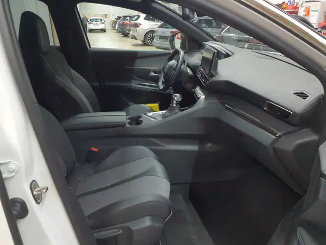 Peugeot 3008 view 8