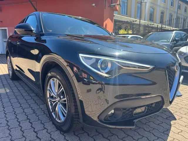 Alfa Romeo Stelvio view 4