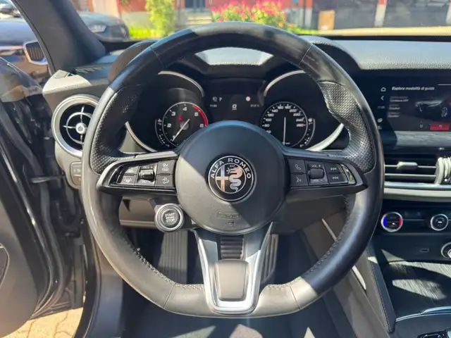 Alfa Romeo Stelvio view 8