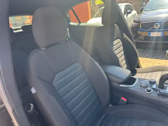 Alfa Romeo Stelvio view 15
